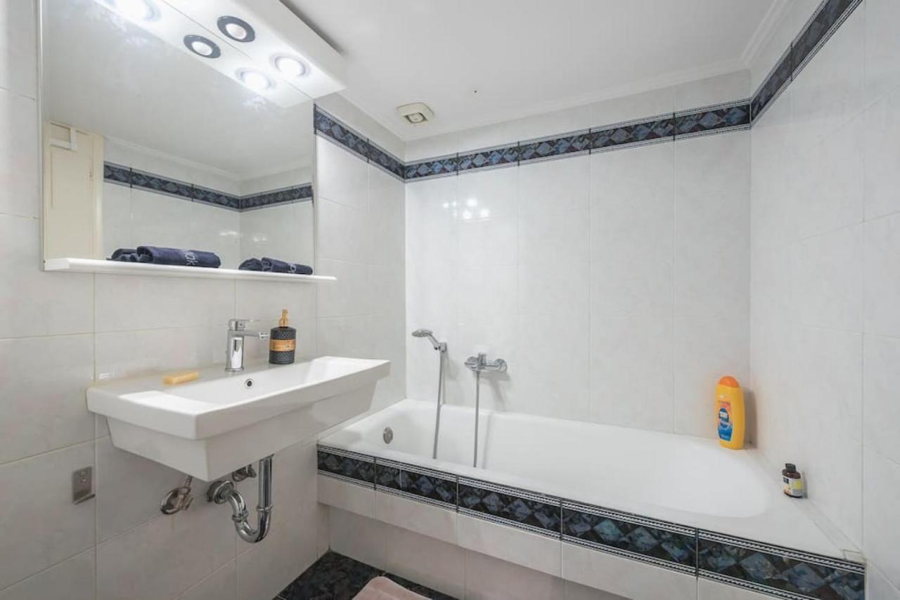 אתונה Central 3Br Apartment Next To Panormou Metro! מראה חיצוני תמונה